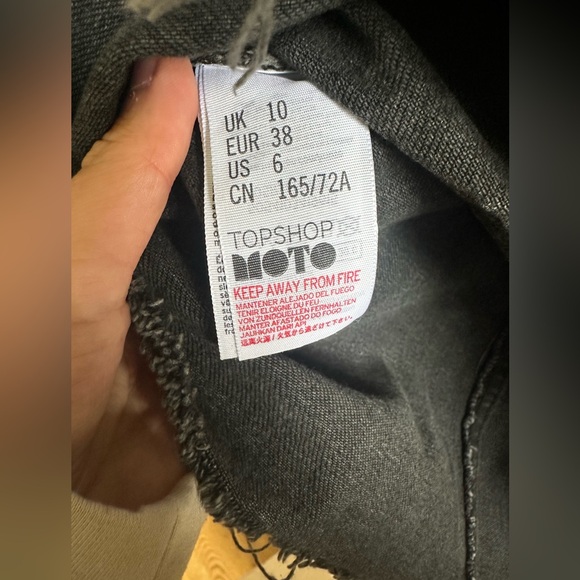 Top Shop Moto black denim mini skirt, size 6 - Picture 8 of 9